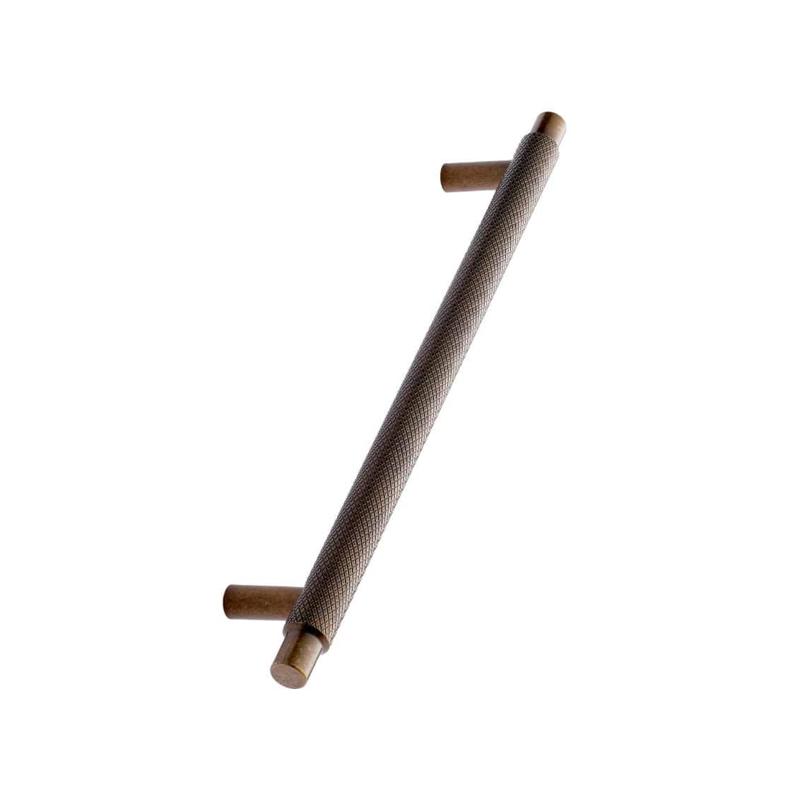 Alterna 5489 Manor Håndtak Antikk messing / 246mm Alterna Knotter og håndtak GRO-7043341