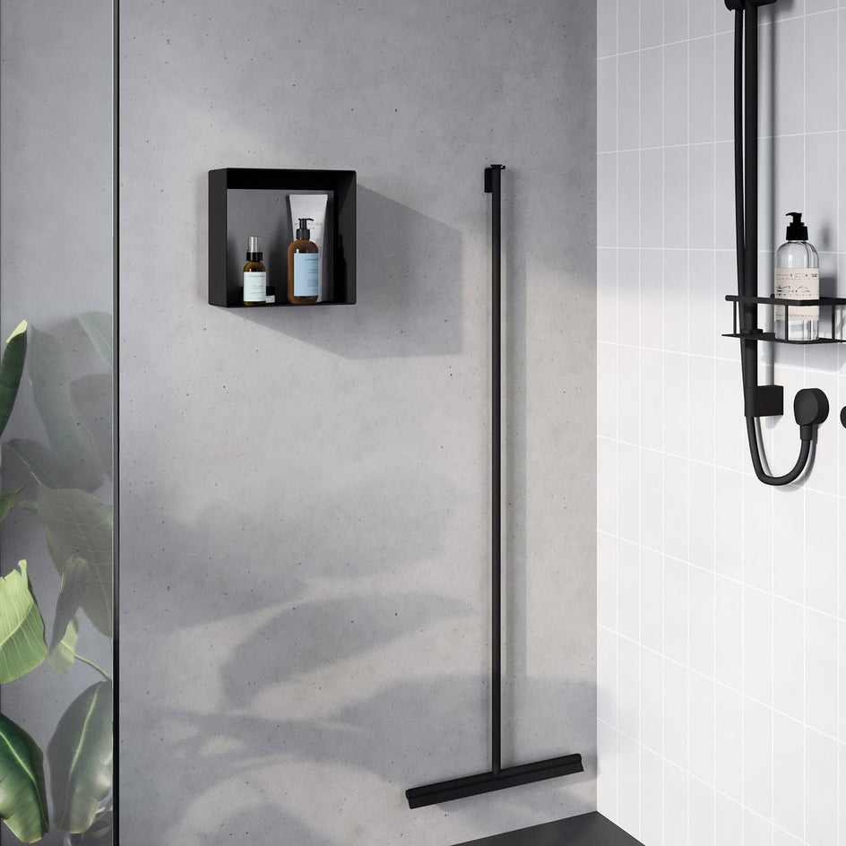 Smedbo Sideline  5021 Hylle for dusj og bad Svart Smedbo Dusjhylle SM-DB5021