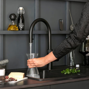 Quooker Flex alt-i-ett kjøkkenarmatur med uttrekksslange